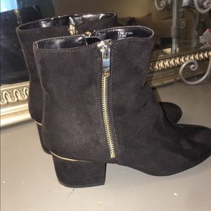 Faux Suede Liz Claiborne Bootie w/ Gold trim Heel